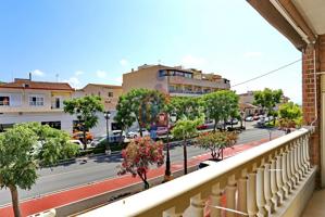 Vivienda con local comercial en venta en Guardamar del Segura photo 0