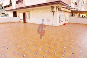 ¡Oportunidad! Piso con garaje, trastero y terraza de más de 120m2!!!! photo 0