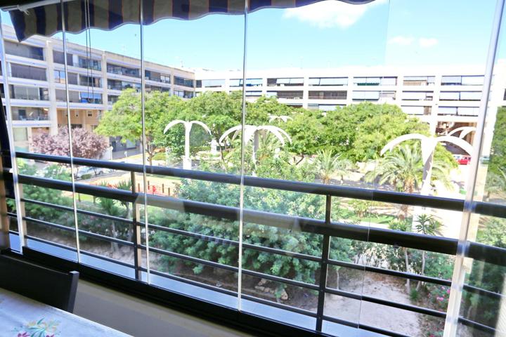 Precioso apartamento en la Plaza Porticada, a solo 200 m de la playa, con terraza reformada y garaje incluido photo 0