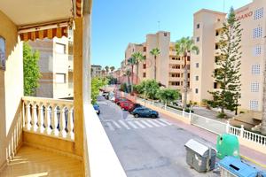 ¡Vivienda de tres dormitorios y dos baños en la zona de las Viñas de Guardamar del Segura! photo 0