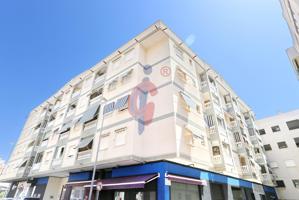 ¡Vivienda única de dos dormitorios y orientación sur! photo 0