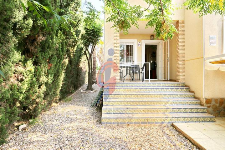 Bungalow de dos plantas y parcela con piscina comunitaria en Pinomar photo 0