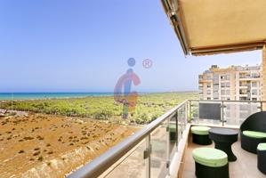 Luminoso apartamento de 3 dormitorios con espectaculares vistas al mar y al río en la exclusiva urbanización Puertomarino, Guardamar del Segura photo 0