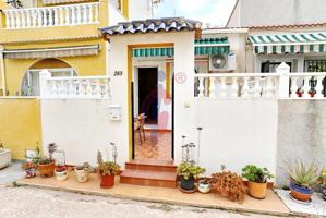 ¡Bungalow de un dormitorio en La Siesta! photo 0