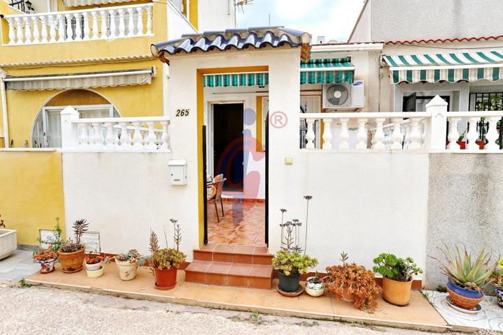 ¡Bungalow de un dormitorio en La Siesta! photo 0