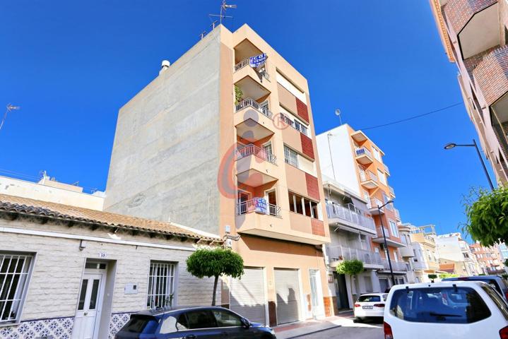 ¡Vivienda en venta para reformar en el centro de Guardamar del Segura! photo 0