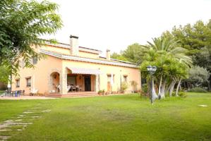 Preciosa Masia con 27.000 m2 situada en Banyeres del Penedes photo 0