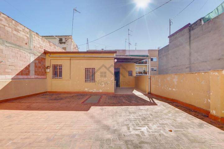 Casa En venta en Calle Huerto, Núcleo Urbano, La Pobla De Vallbona photo 0