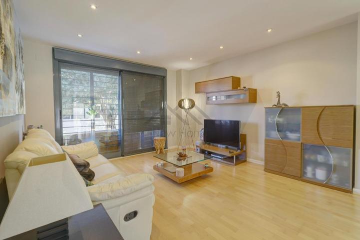 Unifamiliar Pareada En venta en Maravisa, La Pobla De Vallbona photo 0