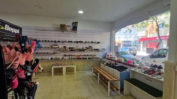 Local comercial con amplio escaparate en Puerta del Sur photo 0