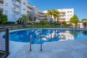 Amplio piso con terraza, piscina y garaje en una de las mejores zonas de Jerez. photo 0