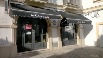 Local comercial en primera línea de la calle Medina photo 0