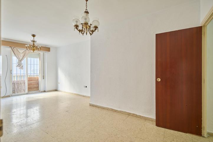Centro en calle Idolos a un minuto de calle Porvera, vivienda con plaza de garaje y trastero photo 0