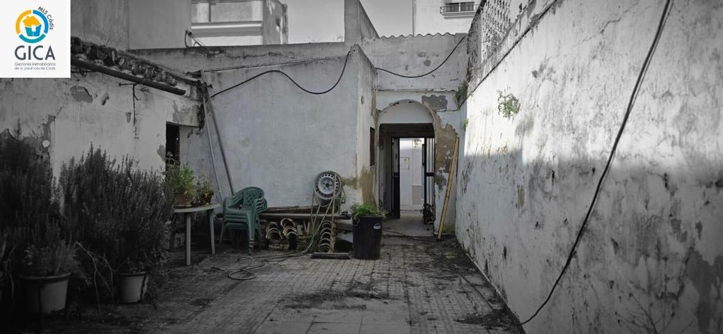 Amplia casa a reformar el pleno centro de Jerez photo 0