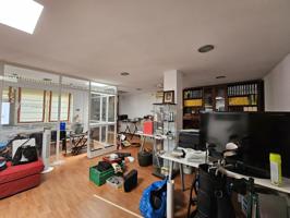 Oficina en el centro de Jerez con más de 80 m2, equipada y lista para actividad profesional. photo 0