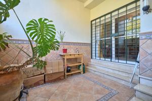Amplia vivienda unifamiliar con doble acceso, patio y vestidor. photo 0