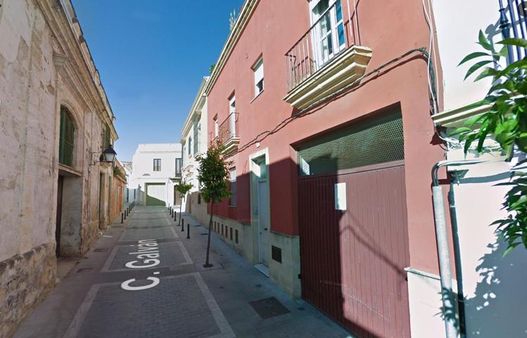 Casa solar para rehabilitar o derribar en pleno centro de Jerez photo 0