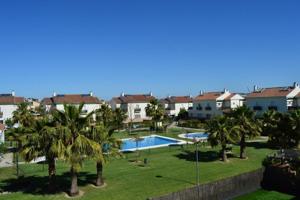 Casa pareada en zona Campo de Golf en urbanización con piscina photo 0