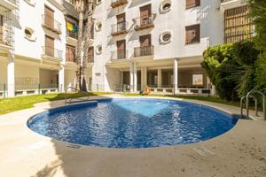 Piso en venta con garaje y piscina comunitaria en Zona Centro photo 0