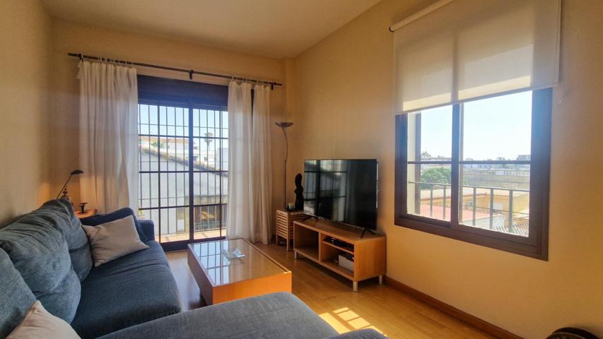 Piso en venta con garaje y piscina comunitaria, a un paso del centro photo 0