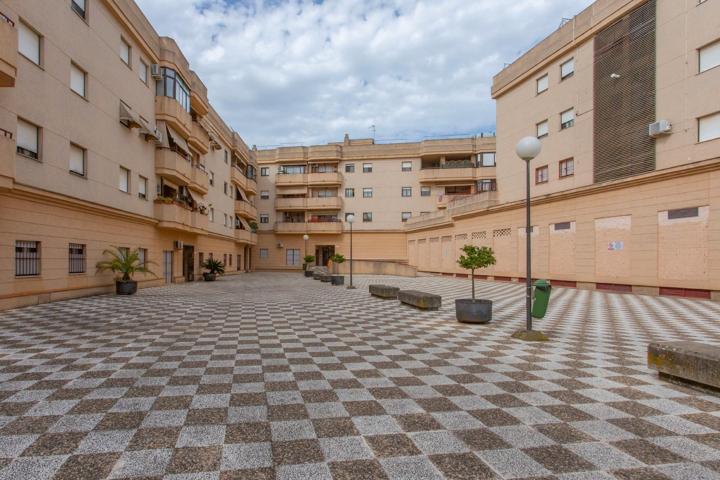 Piso en planta baja VPO con patio privativo, garaje y trastero – Calle Armas de Santiago photo 0