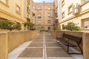 Piso con inquilino ideal para inversión – Residencial Cristina, junto a Álvaro Domecq photo 0