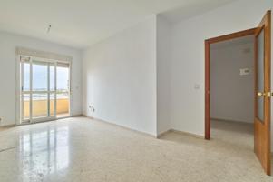 Piso con garaje subterráneo y terraza en Avenida Europa. photo 0