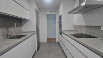 Piso a estrenar con terraza, garaje y piscina en urbanización moderna photo 0