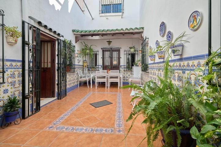 Casa con patio central y azoteas en el corazón de Jerez. photo 0