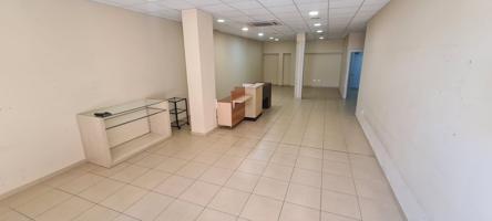 LOCAL COMERCIAL EN LLOGUER photo 0