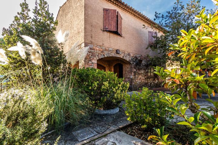 ESPECTACULAR CASA AMB TERRENY I VISTES AL CENTRE DE SANT LLORENÇ SAVALL photo 0