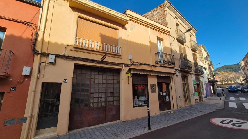 LOCAL EN VENDA DE 300 M2 AL CENTRE DE CASTELLAR photo 0