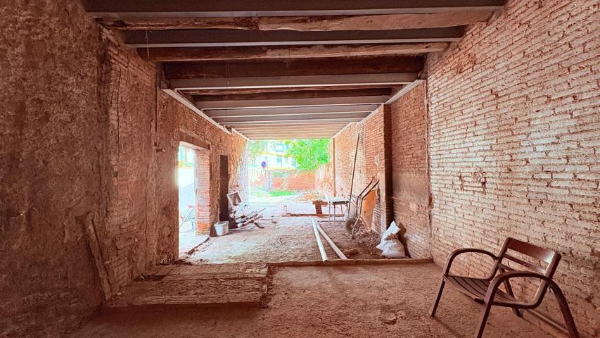 PROJECTE AMB ÀNIMA AL CENTRE DE CASTELLAR DEL VALLÈS – 235 M² PER DISSENYAR LA CASA DELS TEUS SOMNIS photo 0