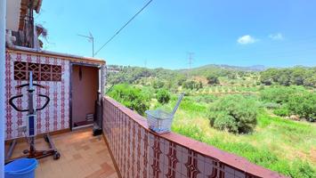 Planta baixa amb pati i vistes a la muntanya a Castellar del Vallès photo 0