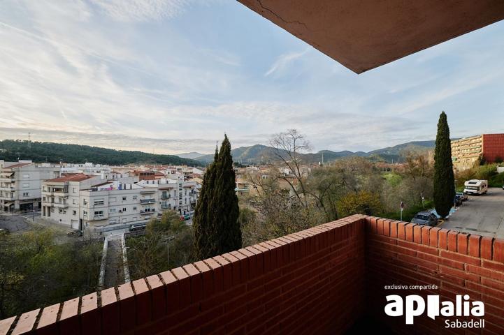 Espaiós pis en venda al centre de Sentmenat photo 0
