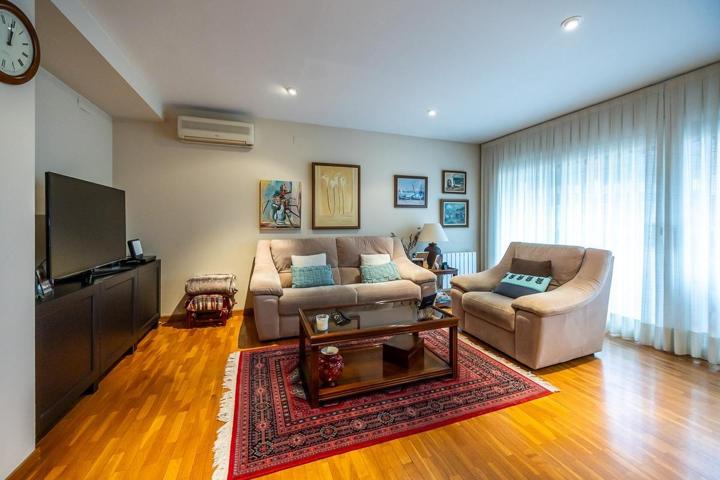 DUPLEX SEMINUEVO EN CASTELLAR DEL VALLÈS photo 0