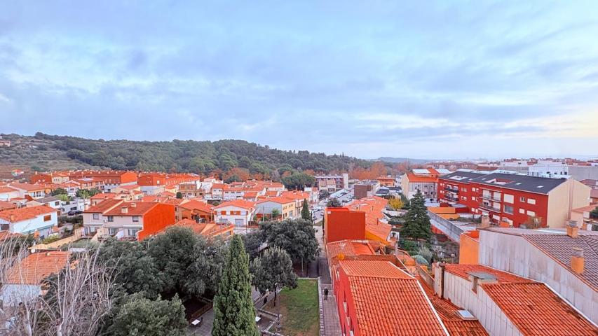 Àtic amb gran terrassa i vistes privilegiades a Castellar del Vallès photo 0