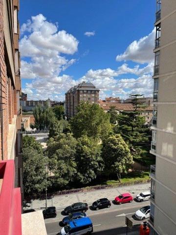 JUNTO A LA PLAZA DE PONIENTE photo 0