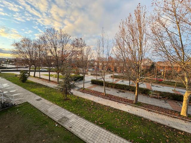 JUNTO A LA AVENIDA SALAMANCA, CON VISTAS DESPEJADAS photo 0