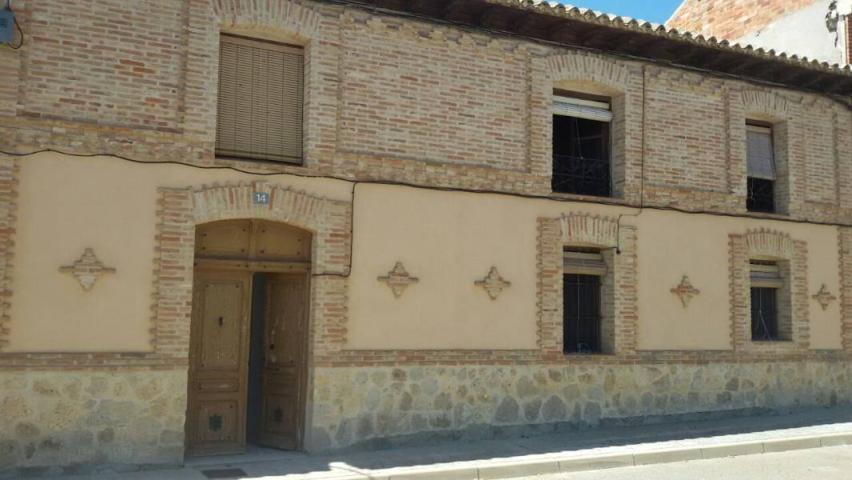 CASA DE PUEBLO EN TORREMORMOJÓN (PALENCIA) EN EL MISMO CENTRO DEL PUEBLO. photo 0