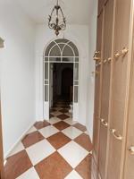 ¡Oportunidad única en Pilas! Casa en venta con mucho potencial photo 0