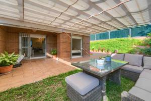 Exclusivo bajo con jardín privado en la mejor urbanización del Nuevo Bulevar – Av. de la Filosofí photo 0