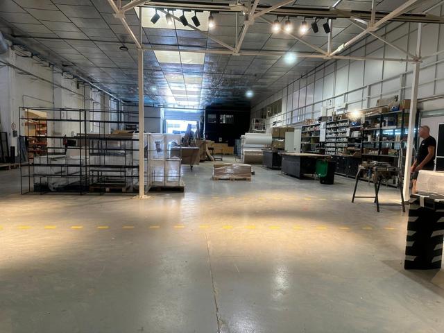 NAVE INDUSTRIAL EN CATARROJA PARA INVERTIR photo 0