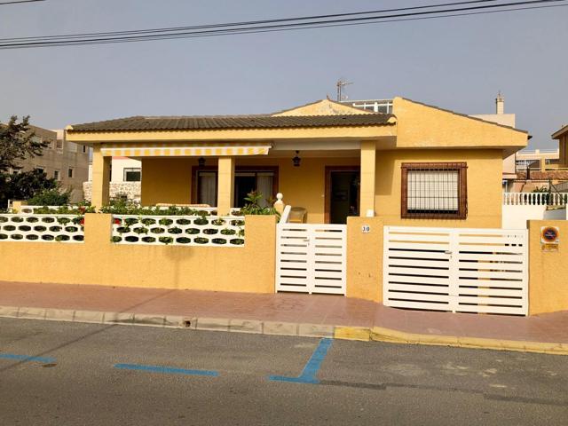 Villa privada con 6 habitaciones frente al mar en Guardamar playa. photo 0