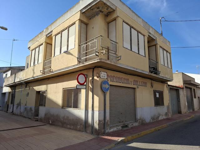 Casa céntrica con casi 300 m2 en el centro de San Fulgencio. photo 0