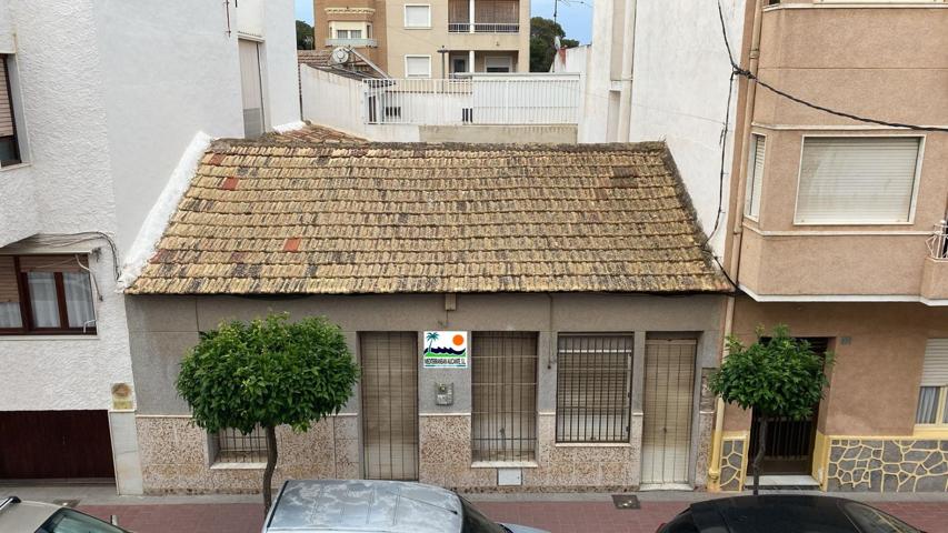 Casa de pueblo a pocos metros de la plaza del Ayuntamiento. Ideal nuevo proyecto. photo 0