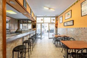 VENTA LOCAL CON SALIDA DE HUMOS EN CALLE MORELL DE REUS photo 0