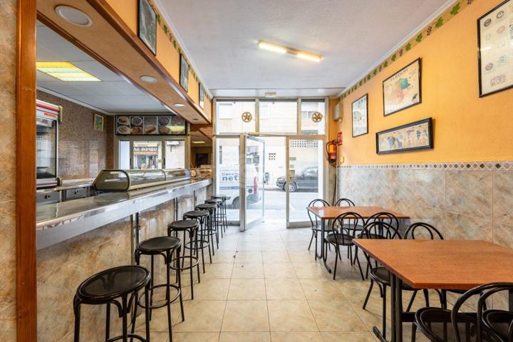 VENTA LOCAL CON SALIDA DE HUMOS EN CALLE MORELL DE REUS photo 0