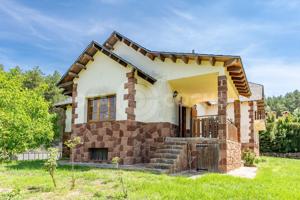 ESPECTACULAR CHALET DE 8 HABITACIONES CON TERRENO Y JARDIN EN PRADES photo 0
