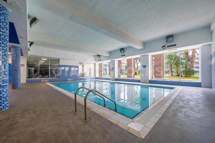 PISO DE 2 HABITACIONES CON PISCINA INTERIOR EXTERIOR, GIMNASIO, PADEL Y SERVICIOS EN SALOU photo 0